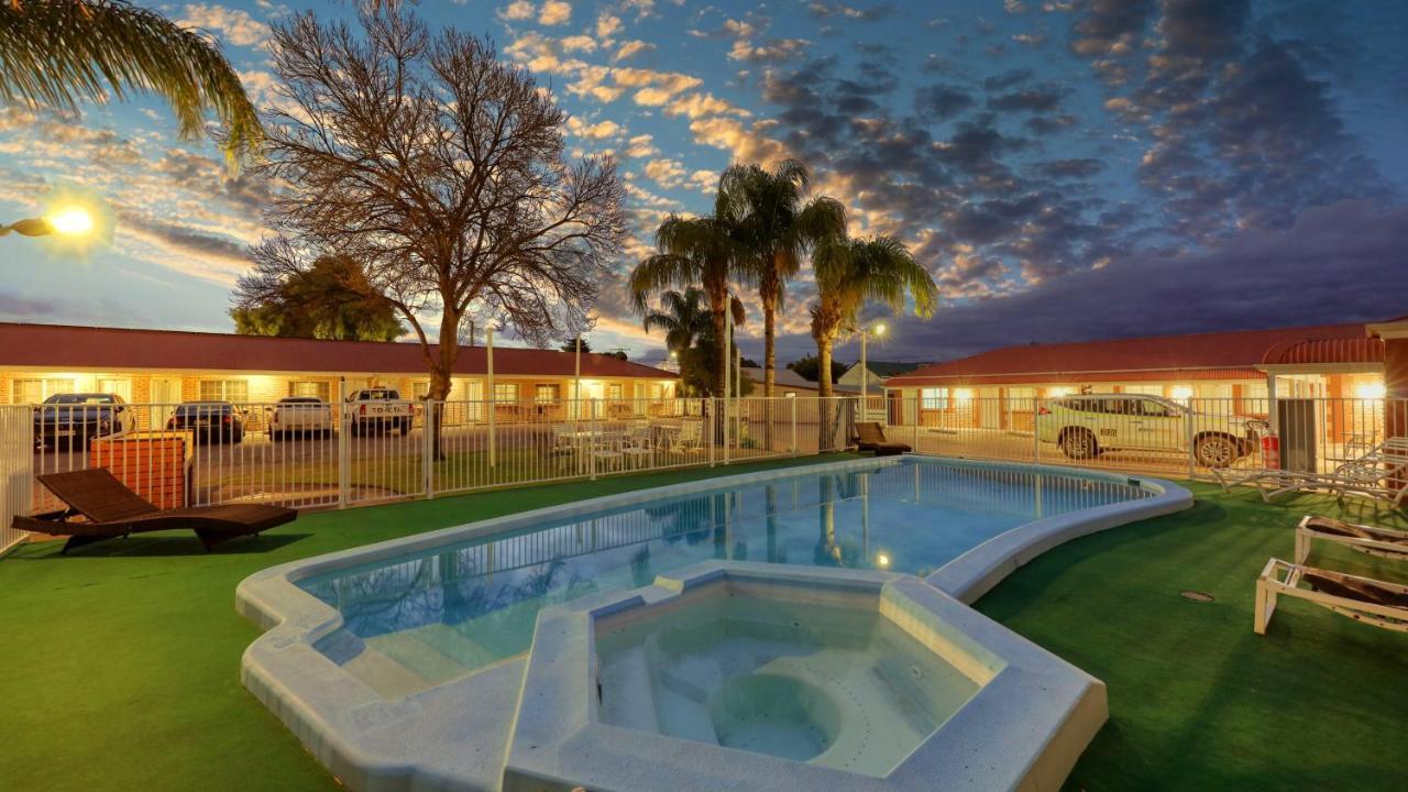 Charles Rasp Motor Inn y cabañas Broken Hill Exterior foto
