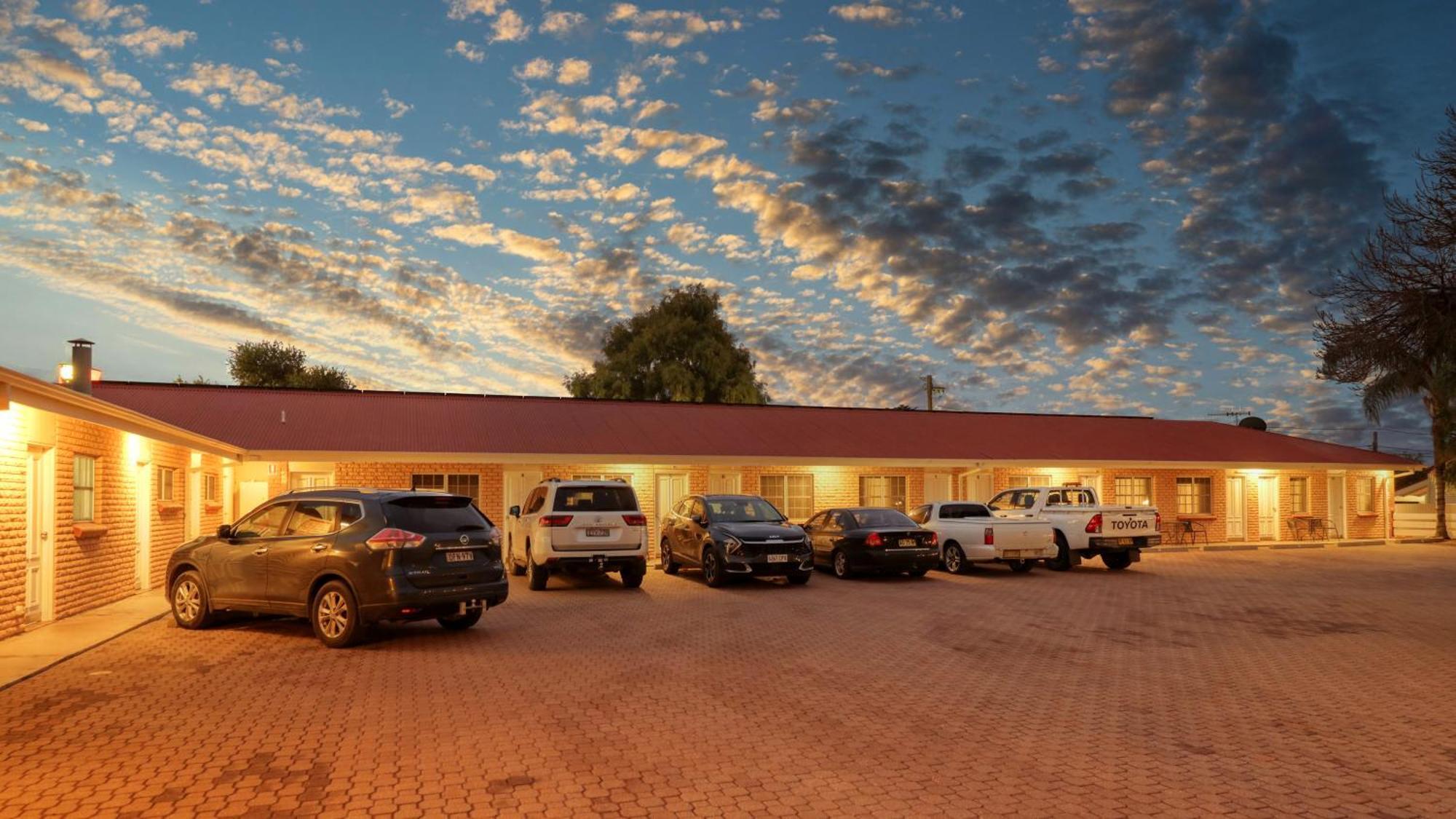 Charles Rasp Motor Inn y cabañas Broken Hill Exterior foto