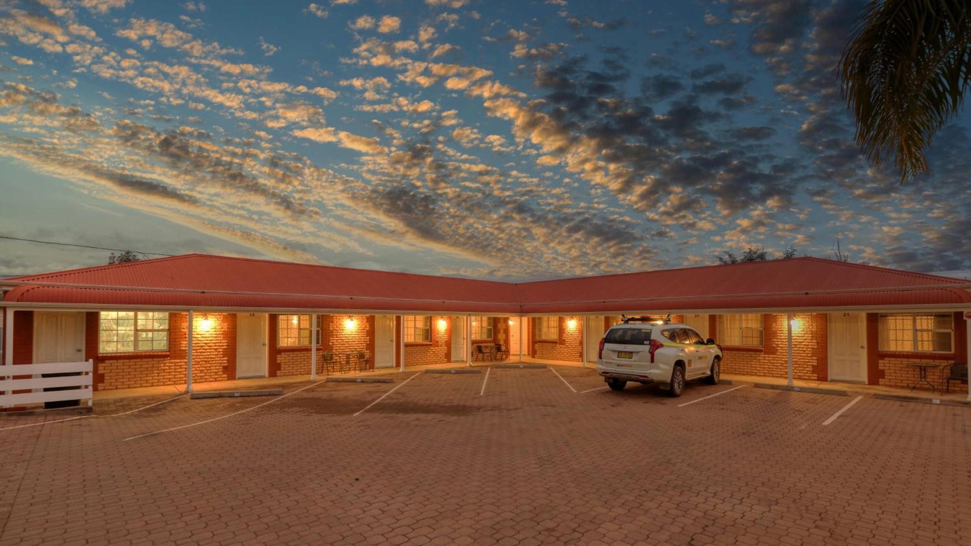 Charles Rasp Motor Inn y cabañas Broken Hill Exterior foto
